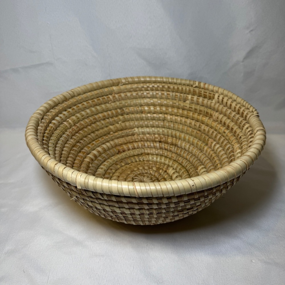 Hand Woven Coiled Sweetgrass Basket Round Decorative Bowl Tan Cream 11.5x4.5